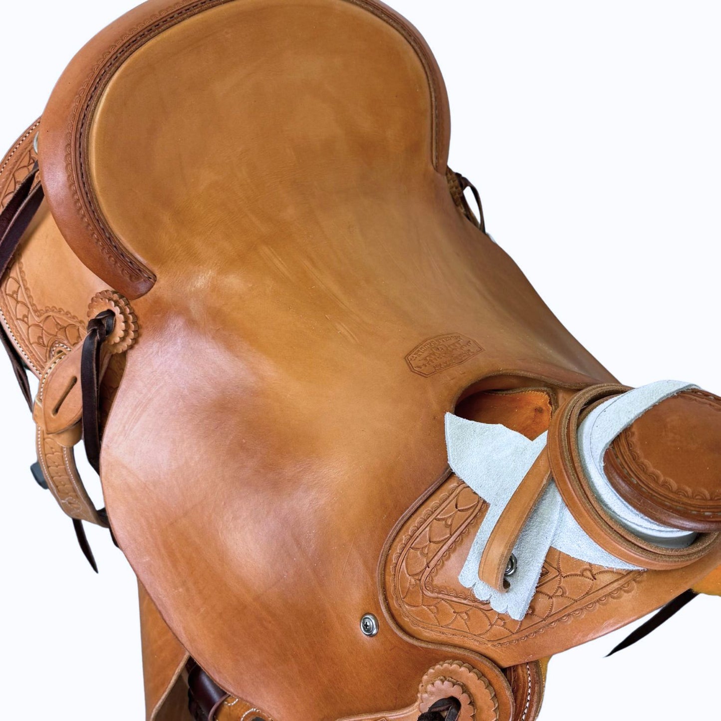 16" McCall McLite Wade Trail Saddle in Light Oil with Shell Border Tooling